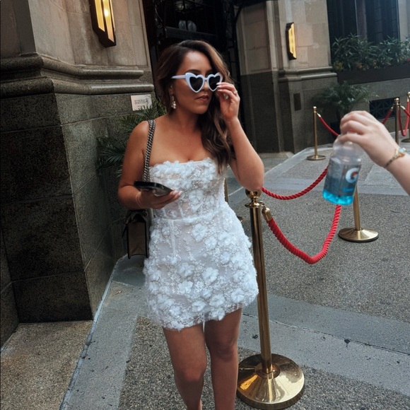 Elegant White Floral Mini Dress - Picture 3 of 5